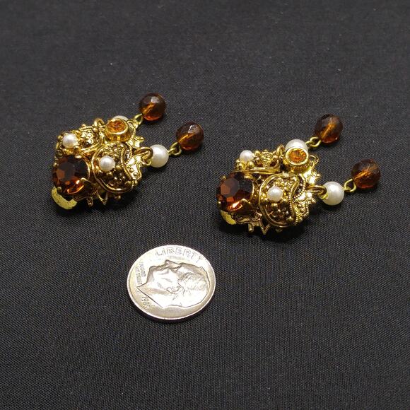 Western Germany Topaz Filigree Clip Earrings, Faux Pearls, 1950s Vintage Jewelry - Picture 9 of 10